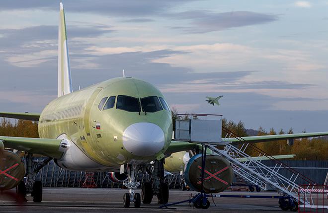 Самолет Sukhoi Superjet 100 без ливреи