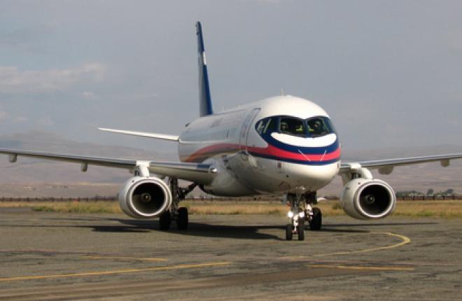 Самолет Sukhoi Superjet 100 испытывают в жарком климате