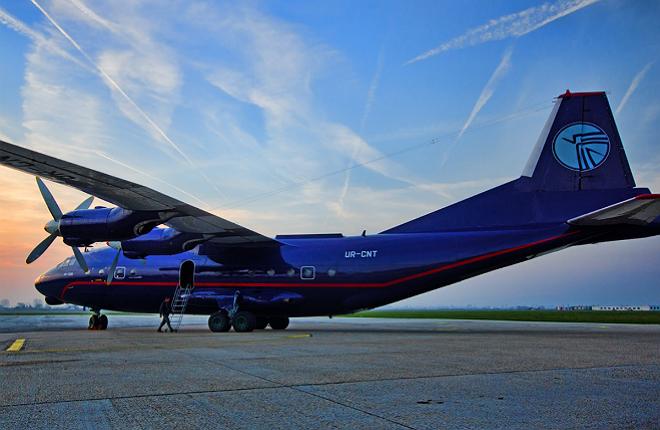 Самолет Ан-12 авиакомпания "Украина-Аэроальянс"