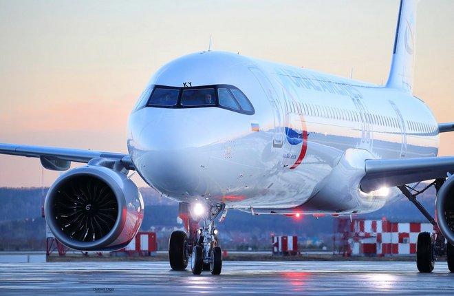 самолет Airbus авиакомпании «Уральские авиалинии»