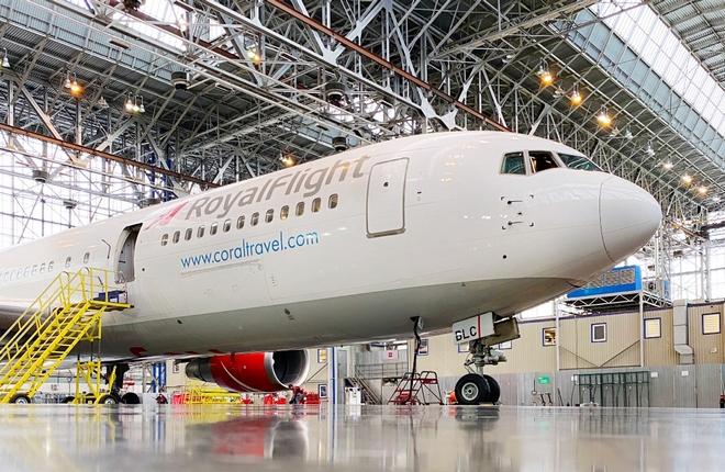 :: UTG UTG Domodedovo работы по первому тяжелому техническому обслуживанию по форме C-Check широкофюзеляжного самолета Boeing 767-300 российской авиакомпании Royal Flight