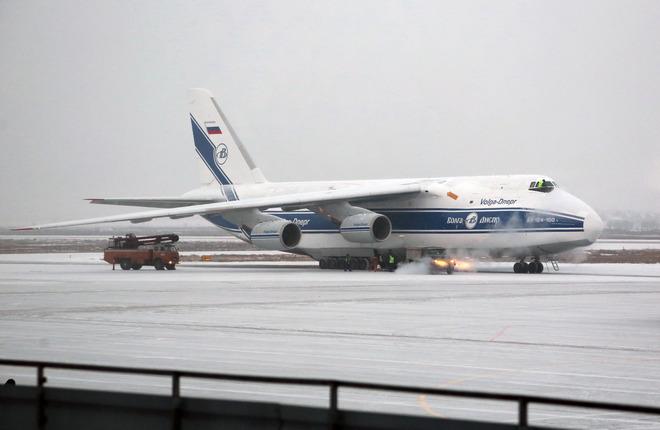 Самолет Ан-124-100 авиакомпании "Волга-Днепр"