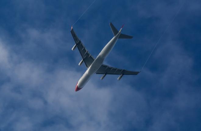 Самолет Airbus A340 на эшелоне