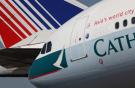 Самолеты авиакомпаний Cathay Pacific и "Трансаэро" в аэропорту Домодедово 