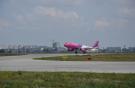 Самолет Wizz Air в аэропорту Харькова