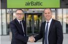 Исполнительный директор airBaltic Мартин Гаусс (справа) и директор Tez Tour Latvija Константин Пальгов