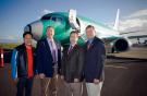 Президент Boeing Business Jets Стив Тейлор (крайний справа) остался доволен возм
