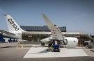 Bombardier снова переносит первый полет нового самолета CS100