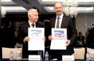  Документ подписали гендиректор авиакомпании Анатолий Гусаров и президент AerCap Филип Скраггс 
