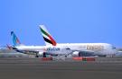 flydubai Boeing 737 и Airbus A380 Emirates