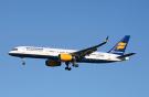 Icelandair эксплуатирует единственный тип самолетов — Boeing 757; их дальности хватает, чтобы из Исландии достичь западного побережья США