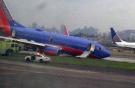 Самолет Boeing 737 авиакомпании Southwest Airlines совершил аварийную посадку в 